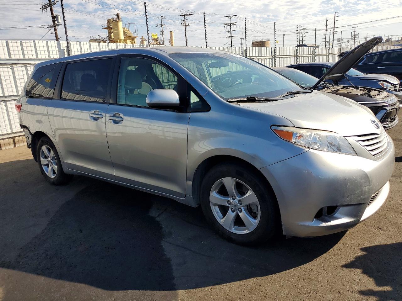 2017 TOYOTA SIENNA L 7-PASSENGER — снимка 4