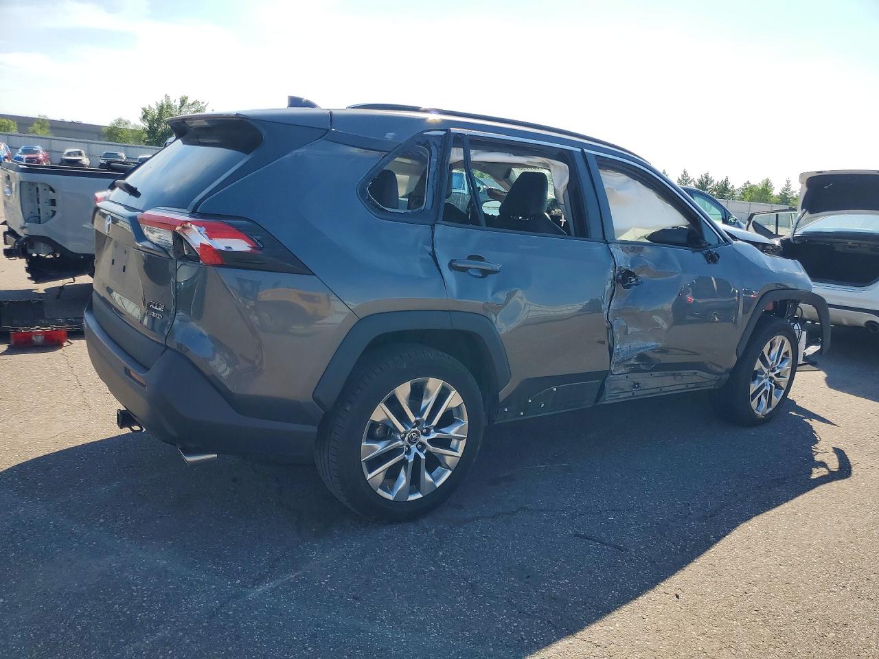 2021 TOYOTA RAV4 XLE P — снимка 3
