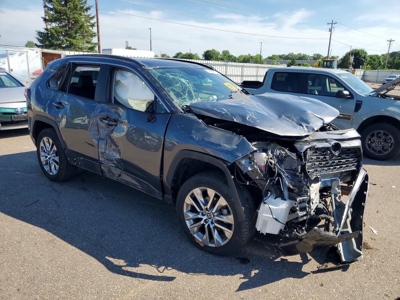 2021 TOYOTA RAV4 XLE P — снимка 4