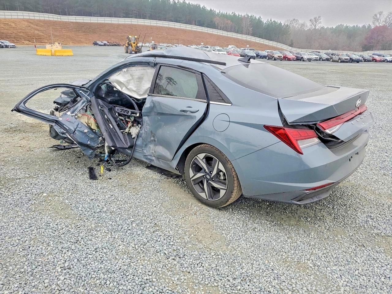 2023 HYUNDAI ELANTRA LIMITED — снимка 2