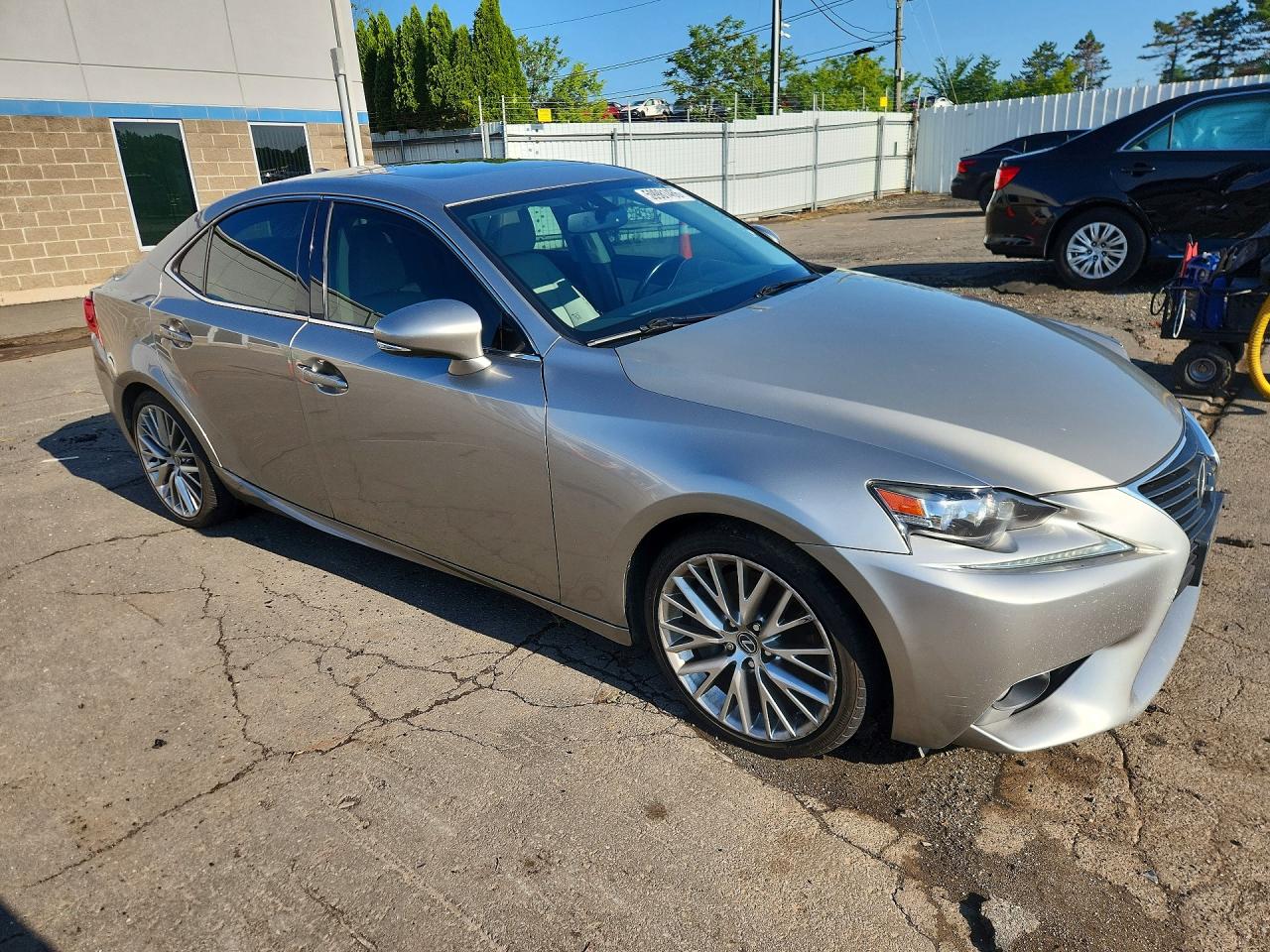 2016 LEXUS IS 300 — снимка 4