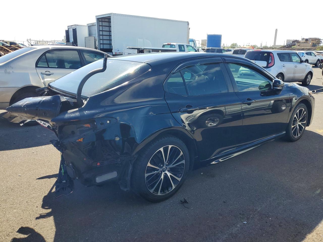 2018 TOYOTA CAMRY L — снимка 3