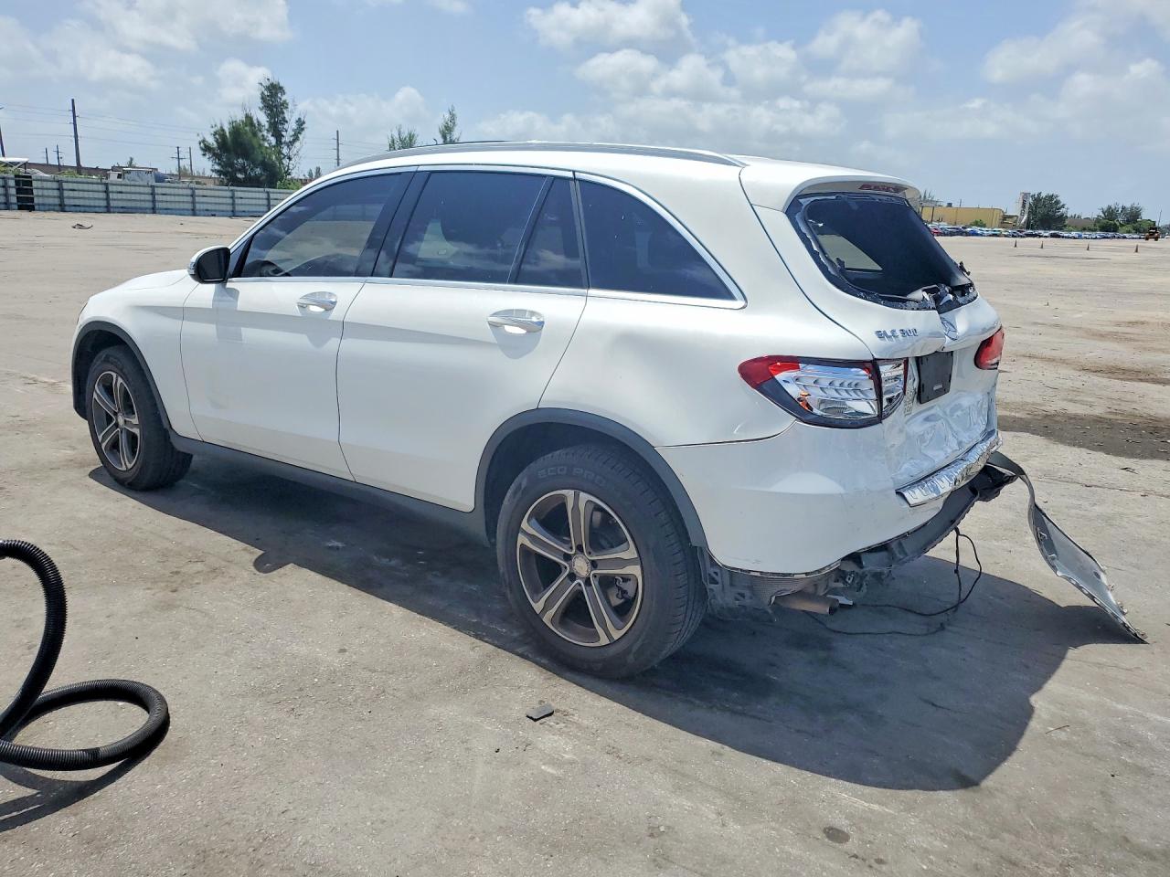 2017 MERCEDES-BENZ GLC 300 — снимка 2