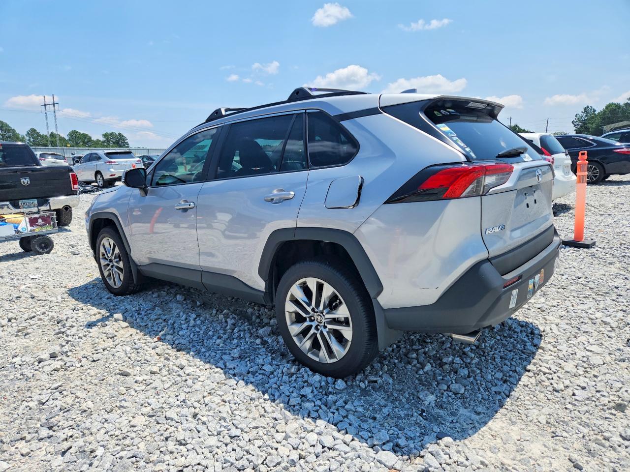 2025 TOYOTA RAV4 XLE PREMIUM — снимка 2
