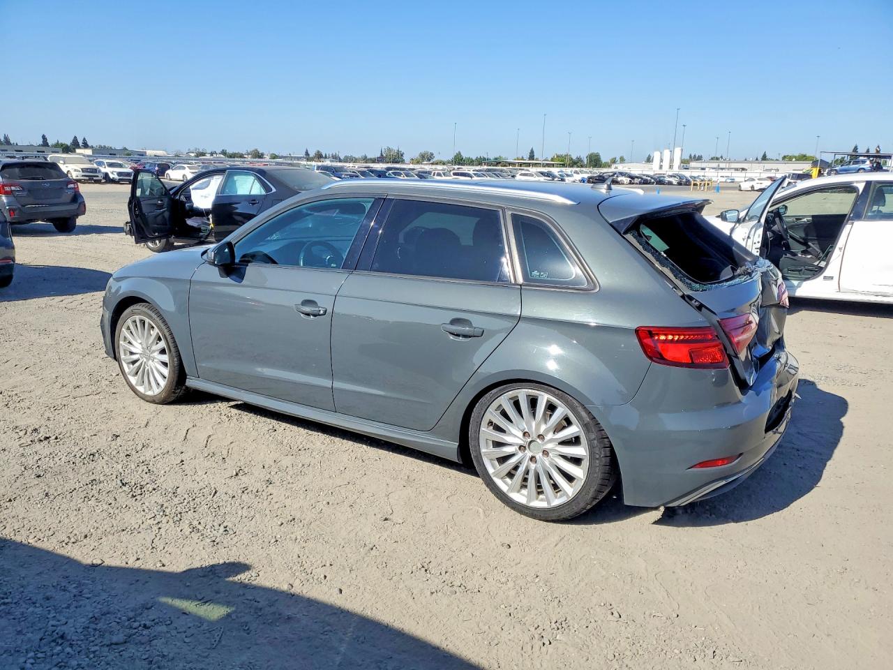 2017 AUDI A3 E-TRON PREMIUM — снимка 2