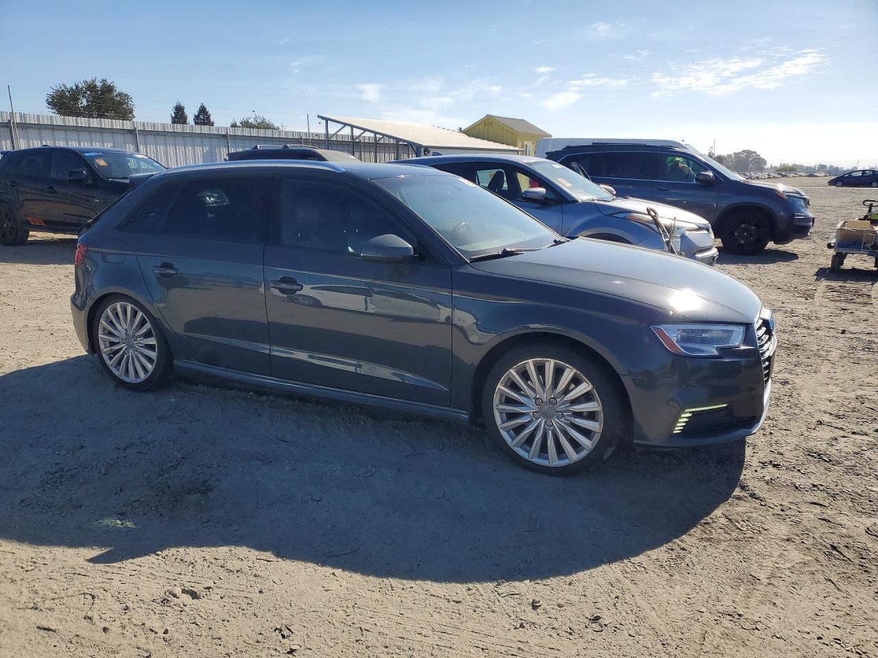 2017 AUDI A3 E-TRON PREMIUM — снимка 4