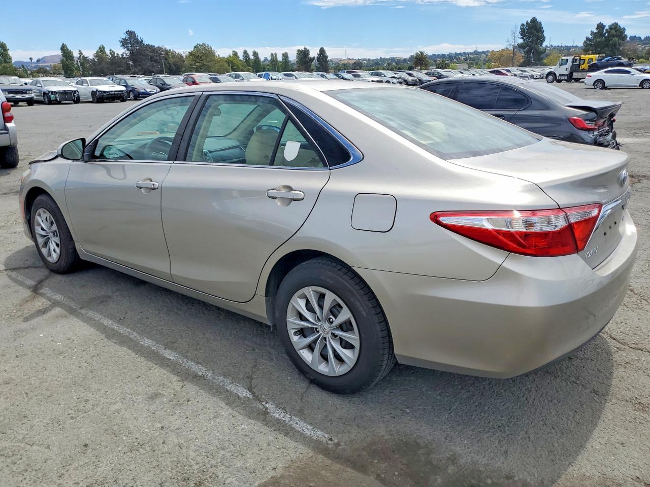 2017 TOYOTA CAMRY LE — снимка 2
