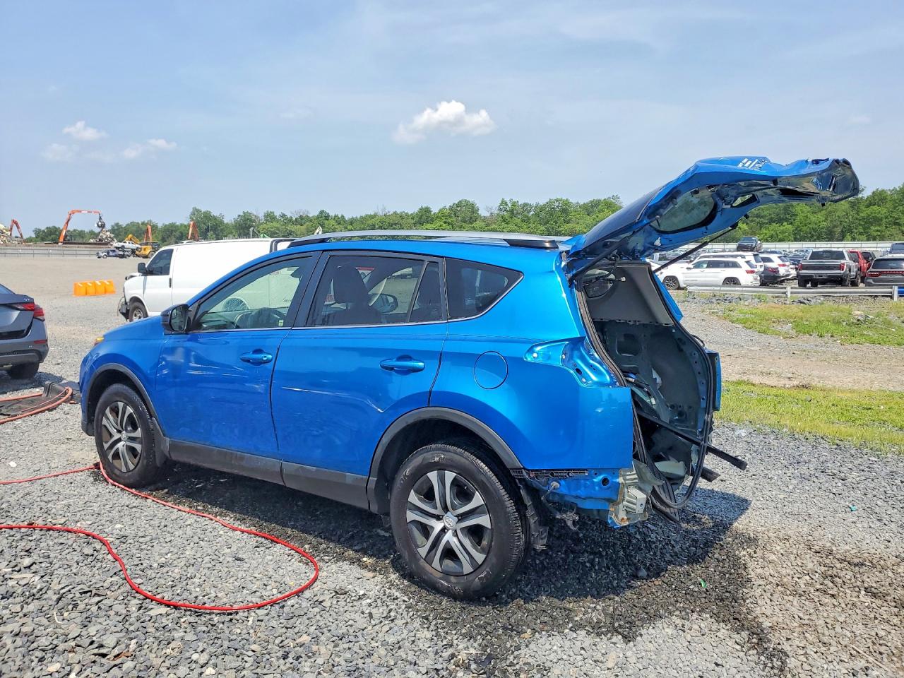 2017 TOYOTA RAV4 LE — снимка 2