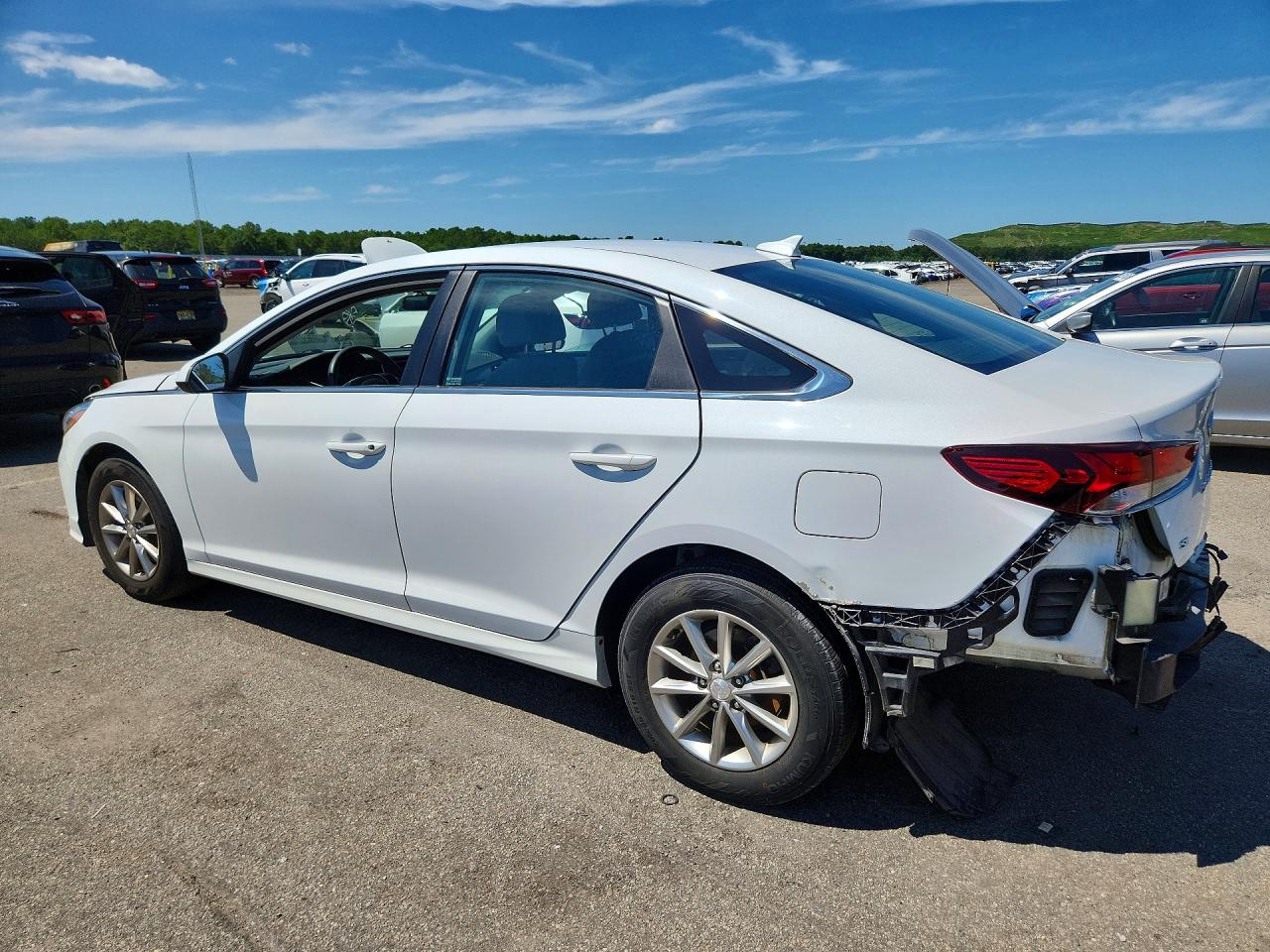 2019 HYUNDAI SONATA SE — снимка 2