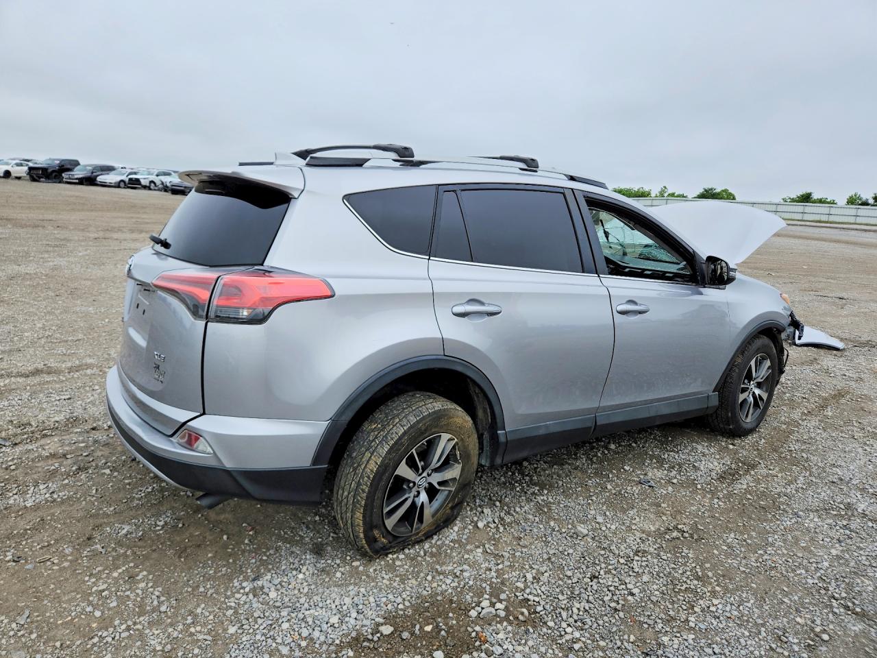 2017 TOYOTA RAV4 XLE — снимка 3