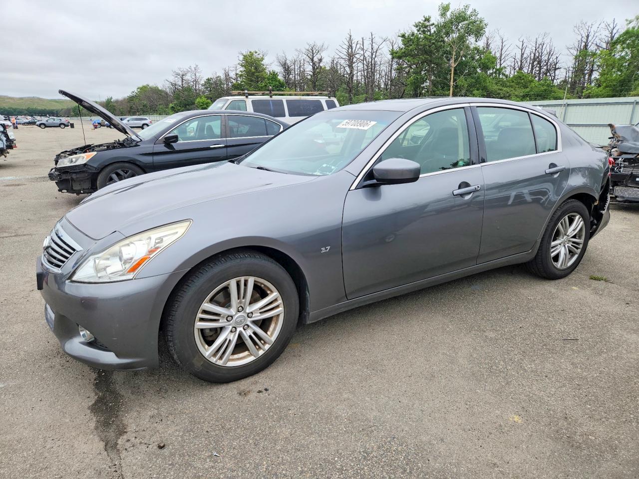 2015 INFINITI Q40 BASE
