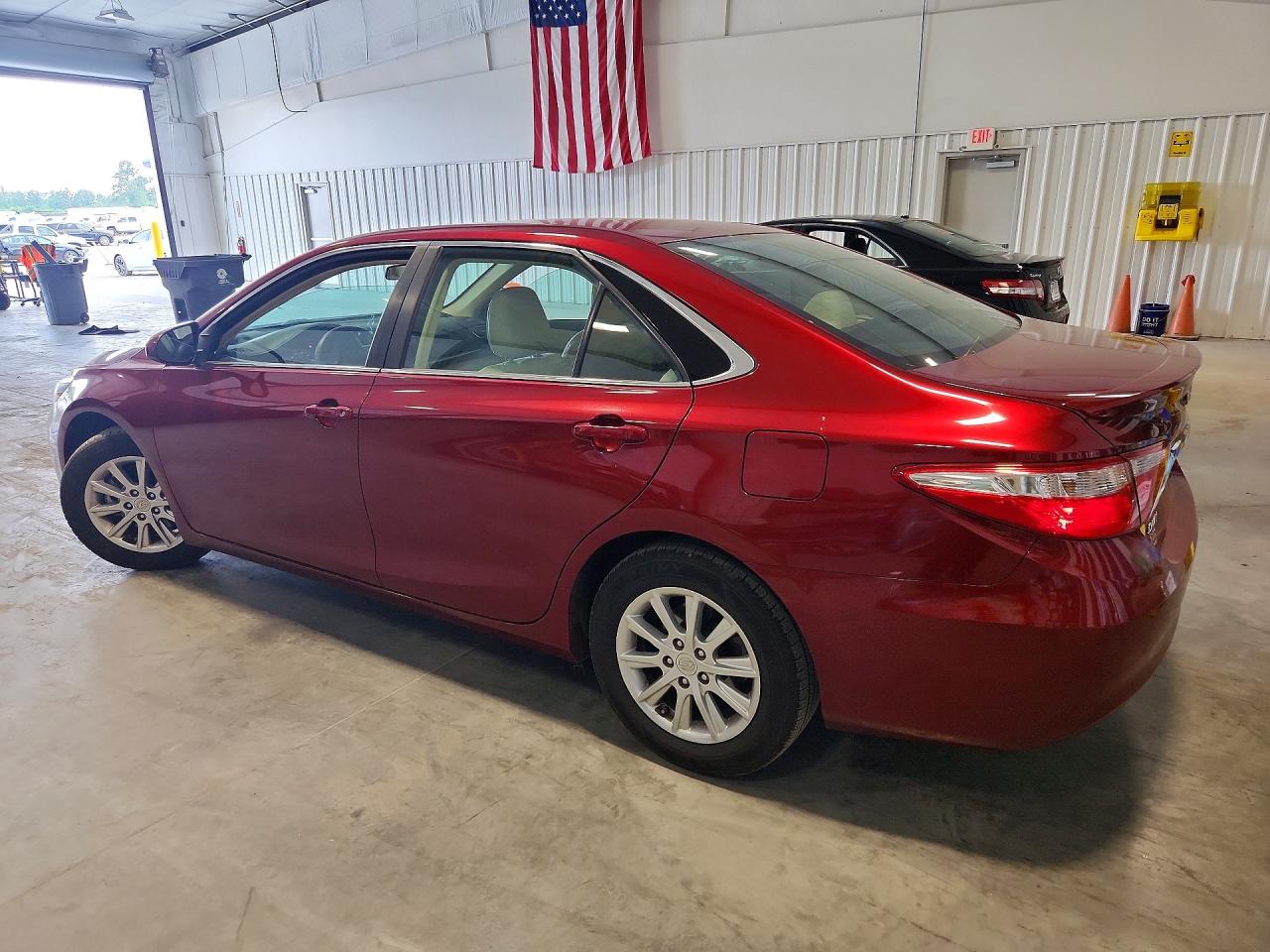 2015 TOYOTA CAMRY LE — снимка 2