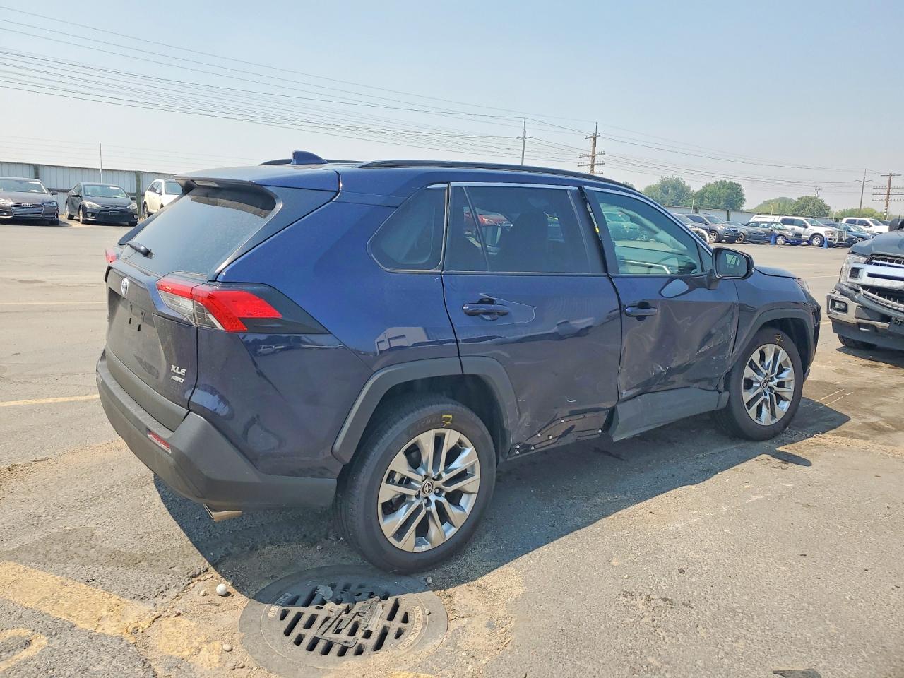 2025 TOYOTA RAV4 XLE PREMIUM — снимка 3