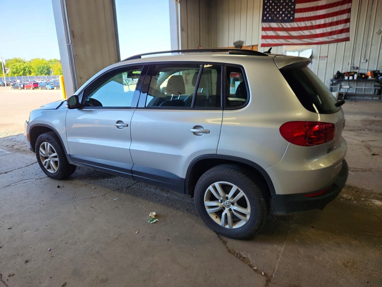 2016 VOLKSWAGEN TIGUAN S — снимка 2