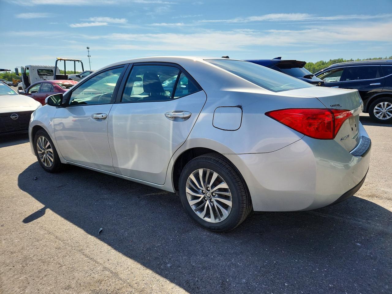 2019 TOYOTA COROLLA XLE — снимка 2