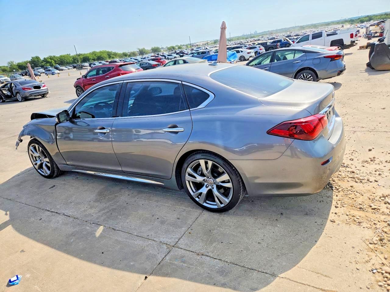 2015 INFINITI Q70L 3.7 — снимка 2