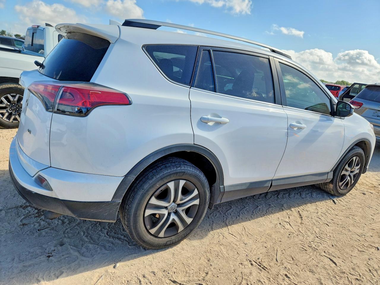 2016 TOYOTA RAV4 LE — снимка 3