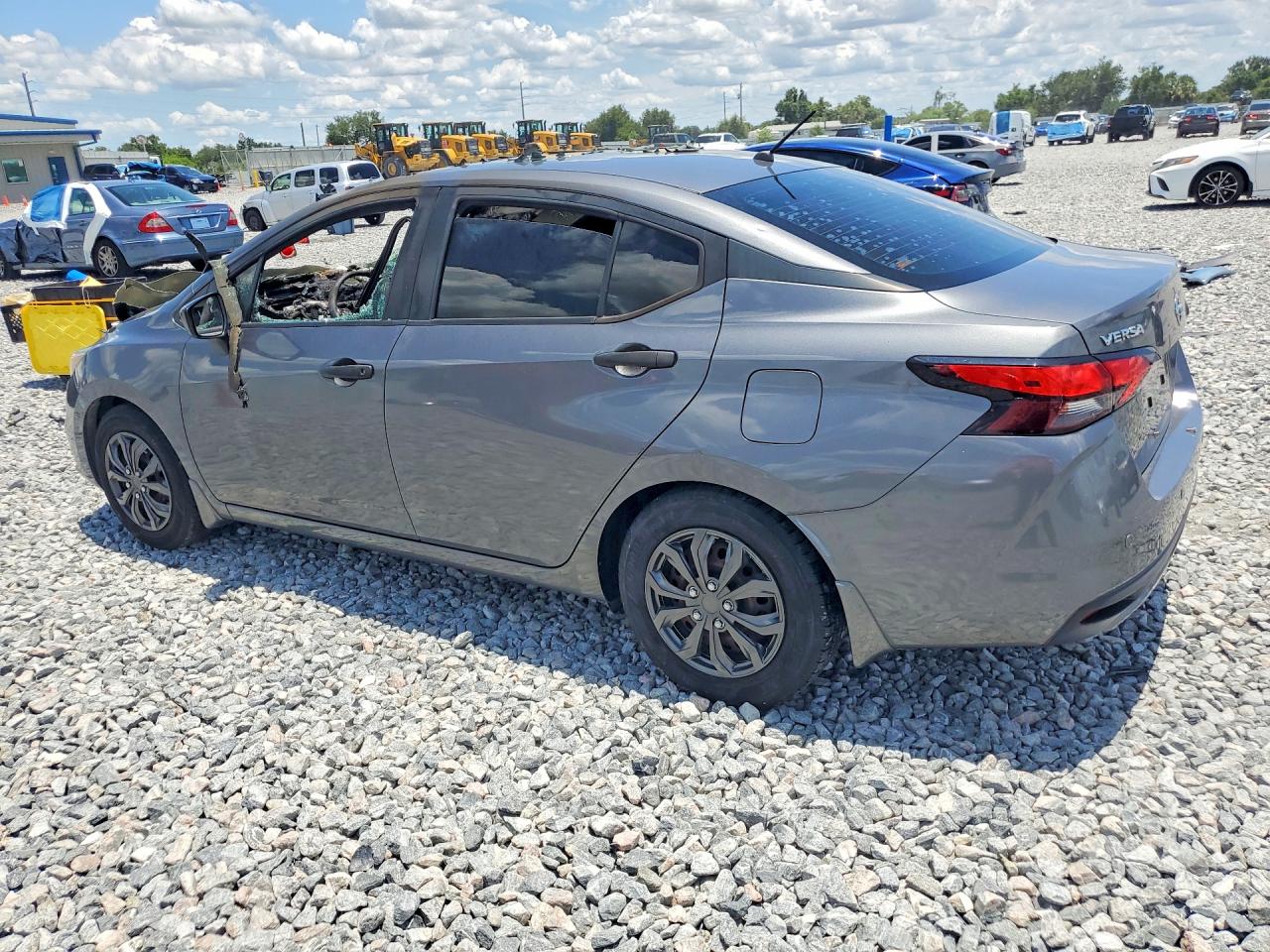 2020 NISSAN VERSA S — снимка 2
