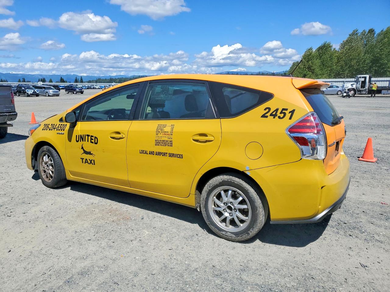 2017 TOYOTA PRIUS V THREE — снимка 2