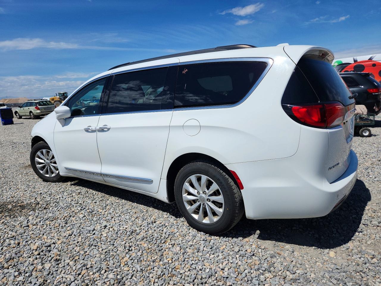 2017 CHRYSLER PACIFICA TOURING L — снимка 2