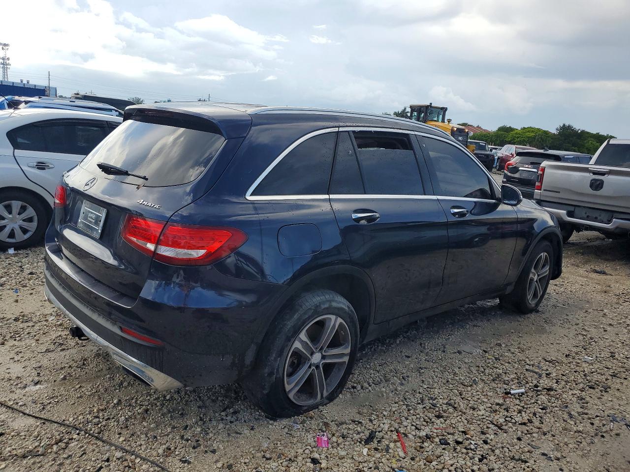 2017 MERCEDES-BENZ GLC 300 4MATIC — снимка 3