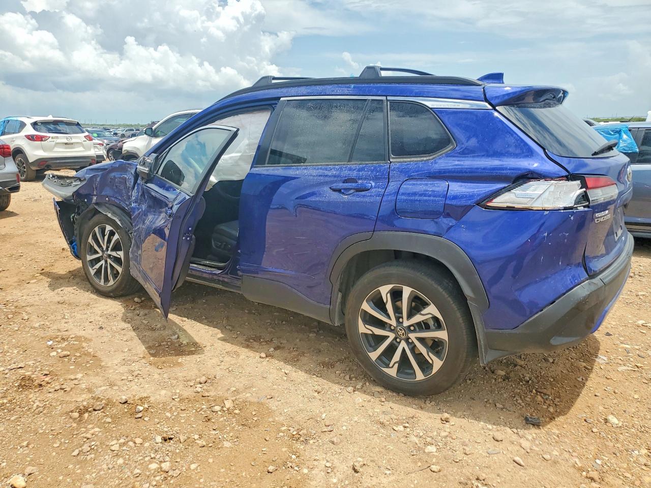 2024 TOYOTA COROLLA CROSS XLE — снимка 2