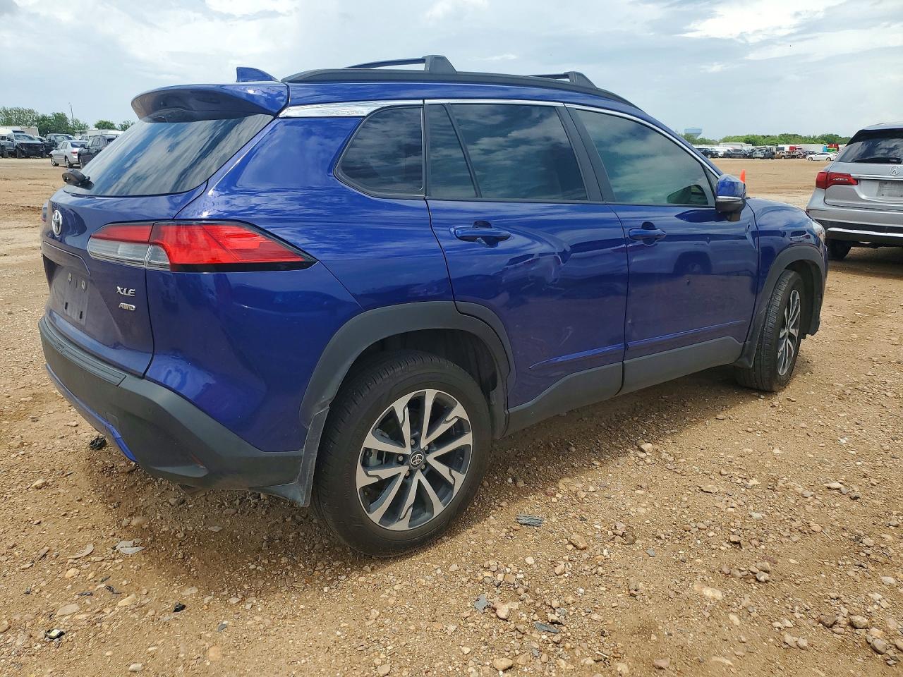 2024 TOYOTA COROLLA CROSS XLE — снимка 3