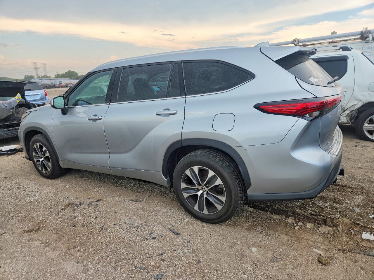 2020 TOYOTA HIGHLANDER XLE — снимка 2