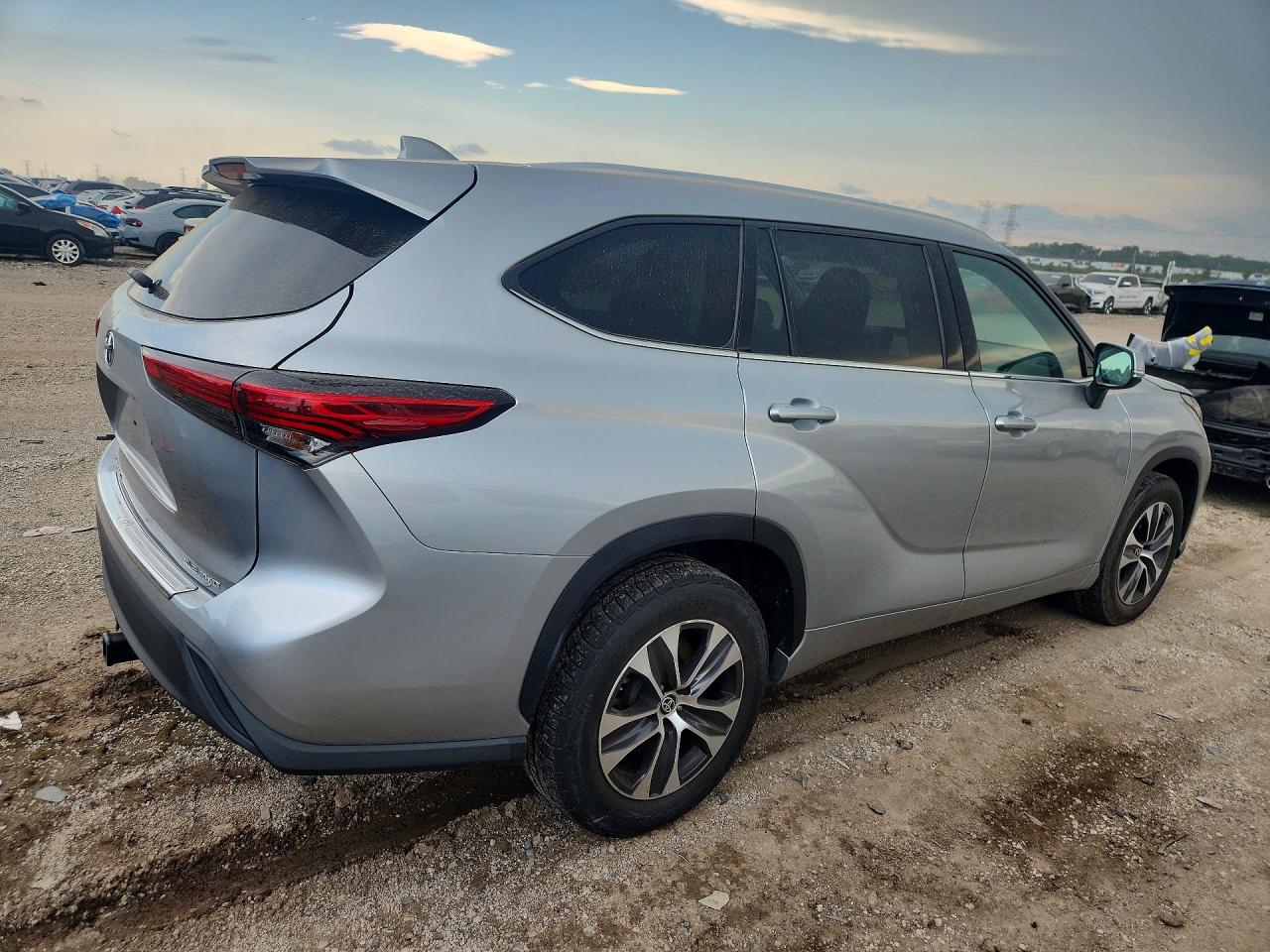 2020 TOYOTA HIGHLANDER XLE — снимка 3