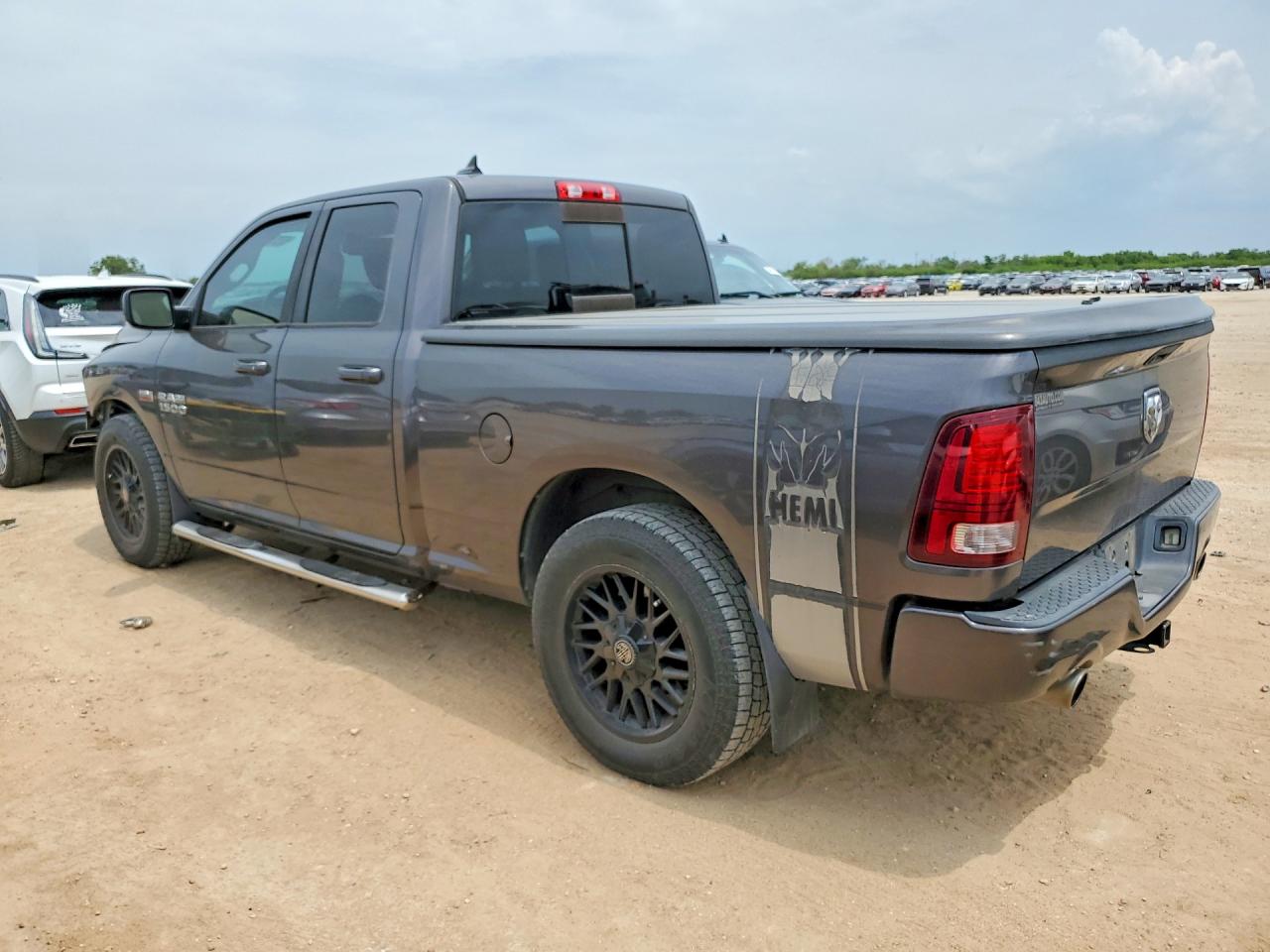 2015 RAM 1500 SPORT — снимка 2