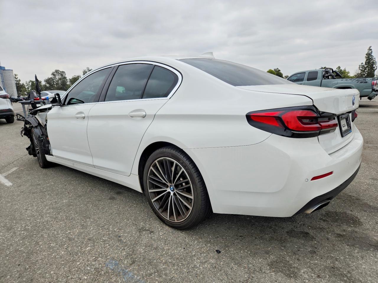 2022 BMW 530E — снимка 2