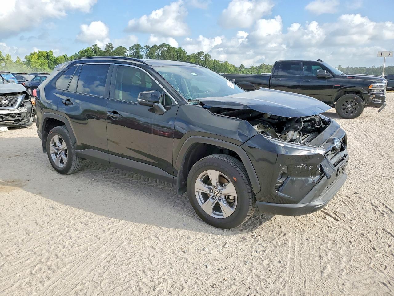 2025 TOYOTA RAV4 XLE — снимка 4