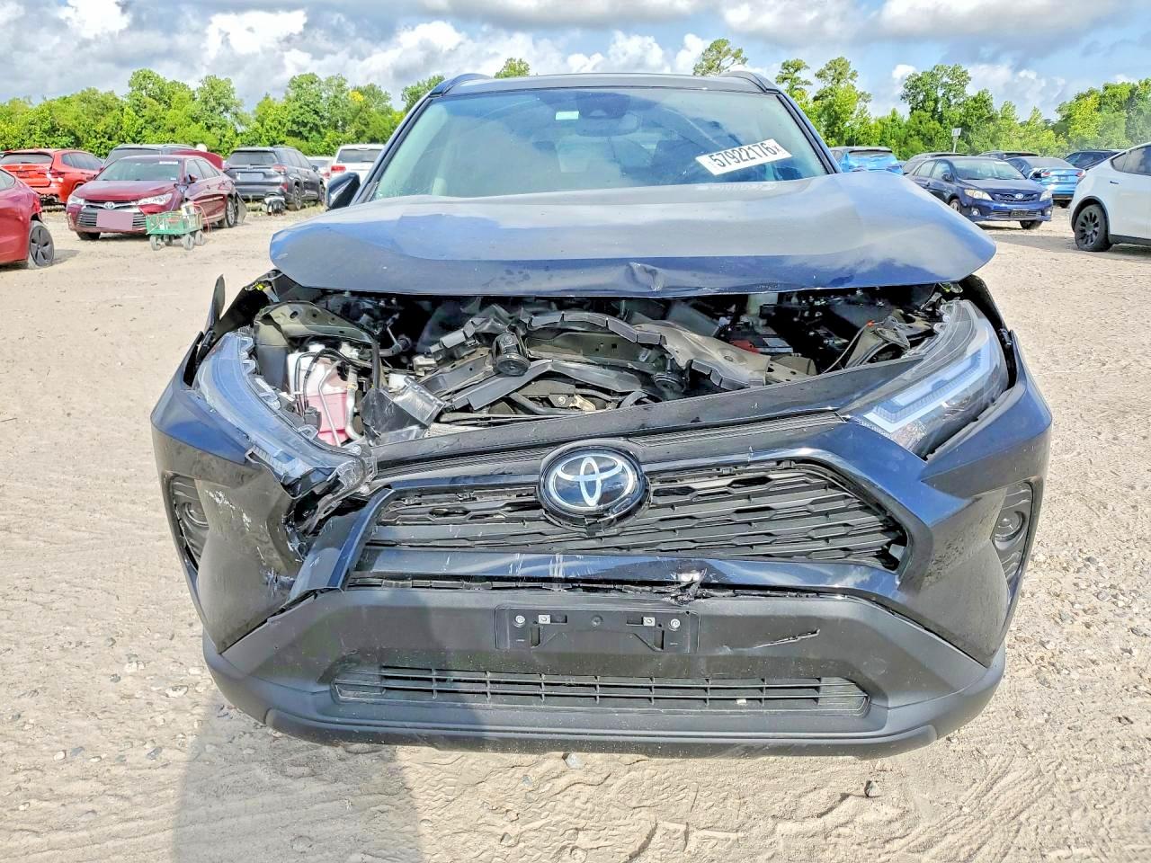 2025 TOYOTA RAV4 XLE — снимка 5