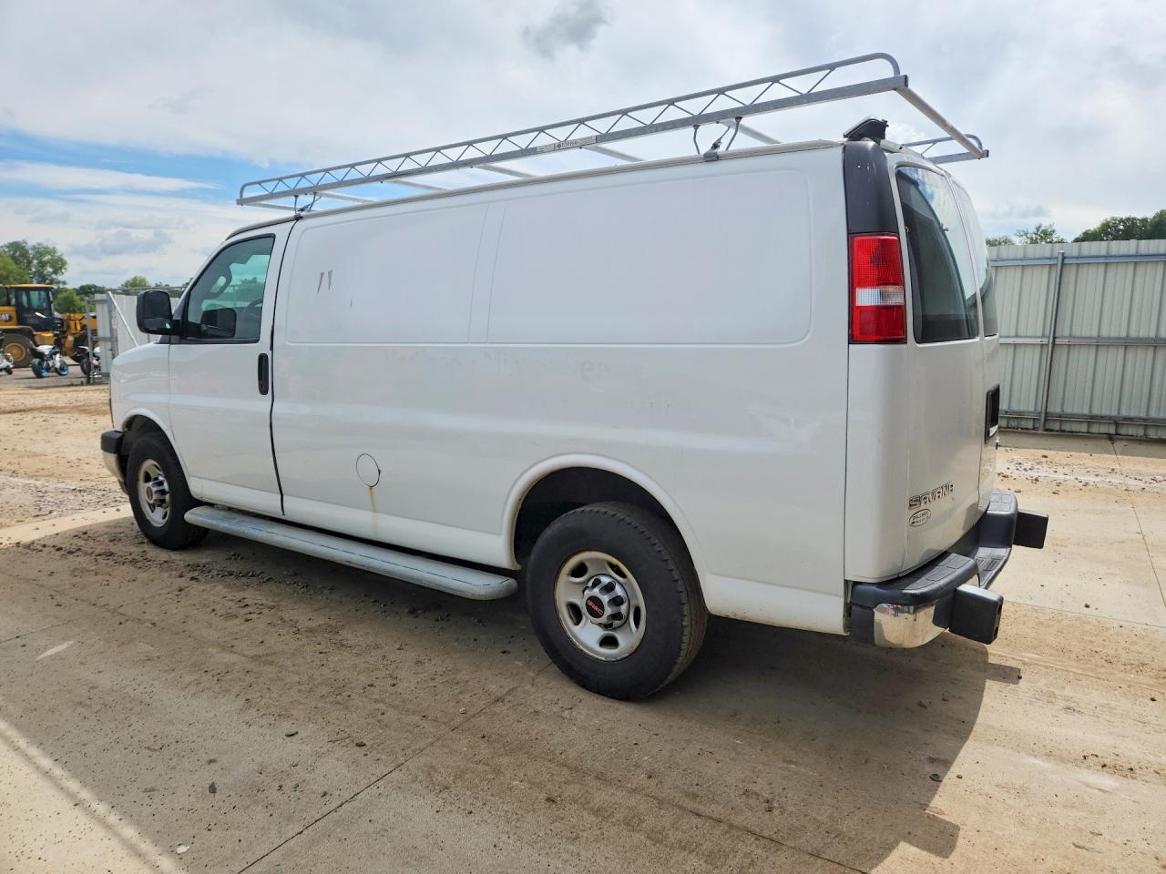 2017 GMC SAVANA G2500 — снимка 2