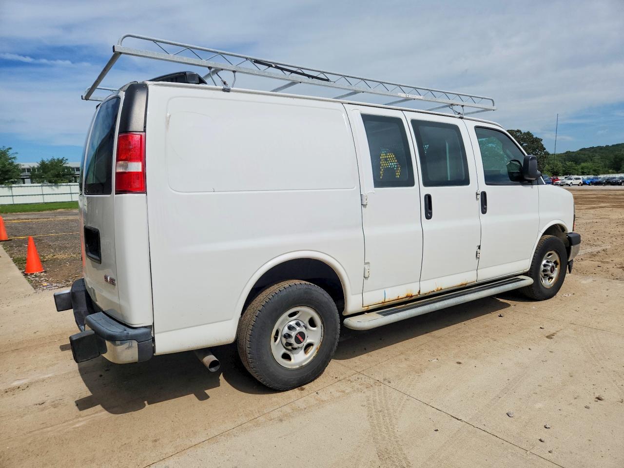 2017 GMC SAVANA G2500 — снимка 3