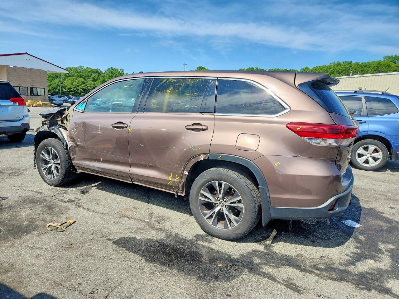 2017 TOYOTA HIGHLANDER LE — снимка 2