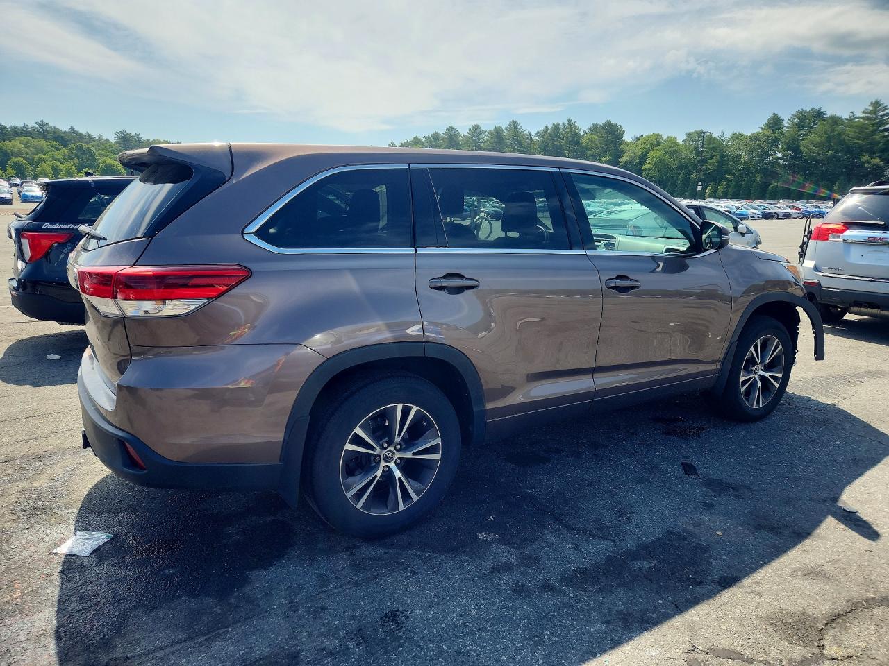2017 TOYOTA HIGHLANDER LE — снимка 3