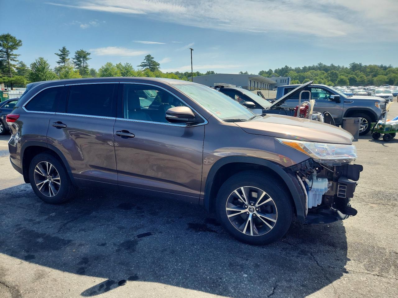 2017 TOYOTA HIGHLANDER LE — снимка 4