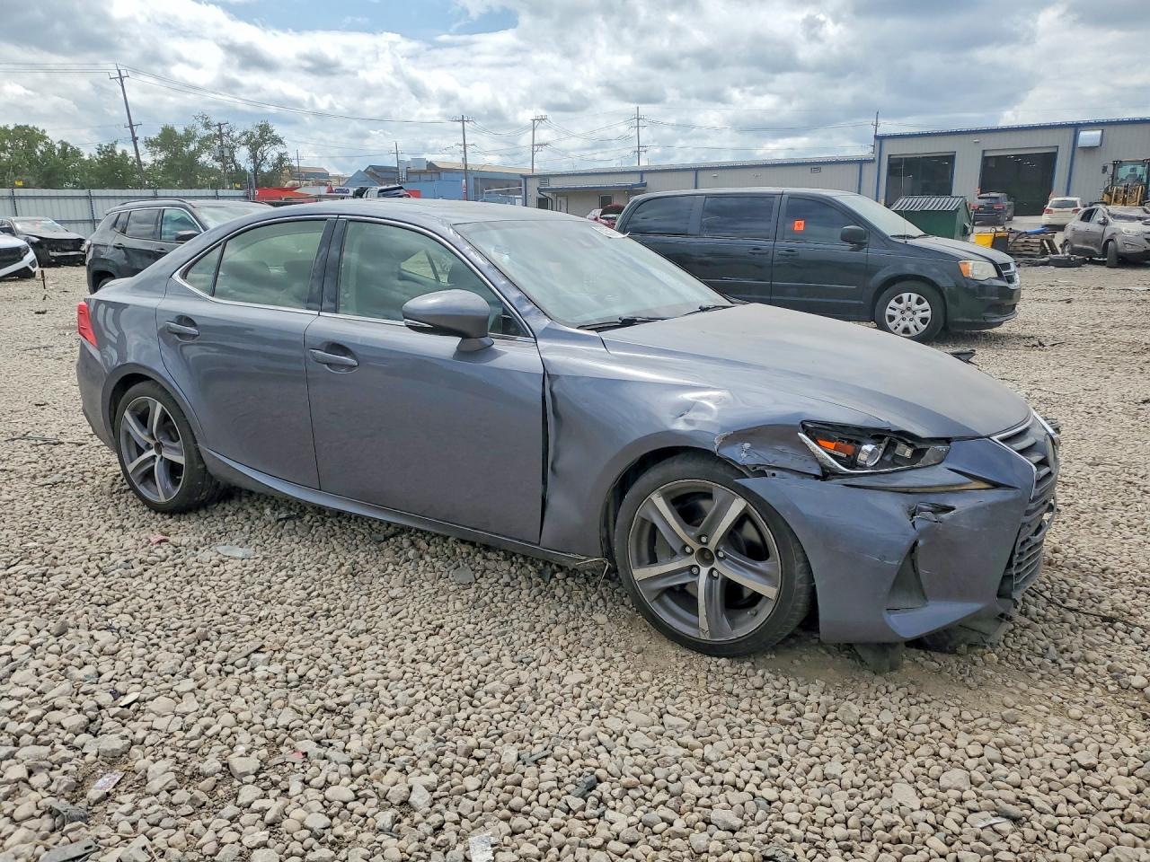 2017 LEXUS IS 300 — снимка 4