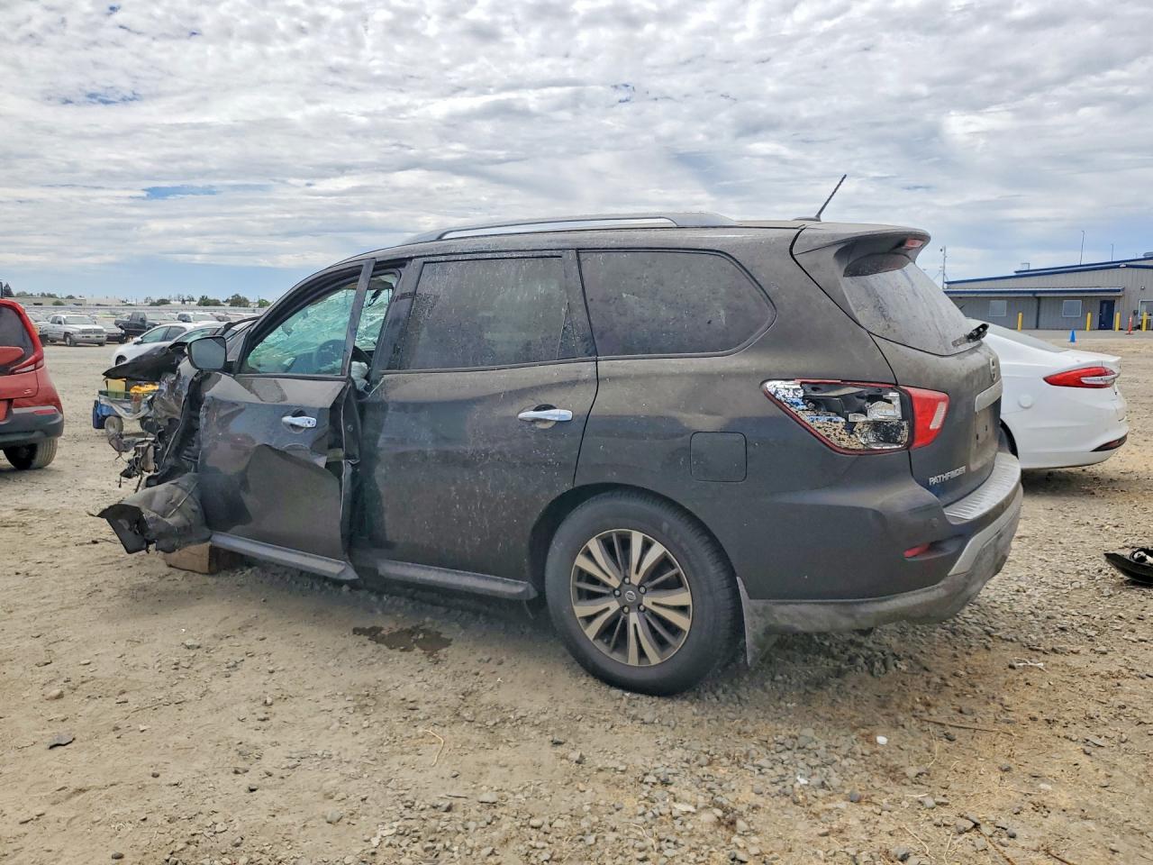 2017 NISSAN PATHFINDER S — снимка 2