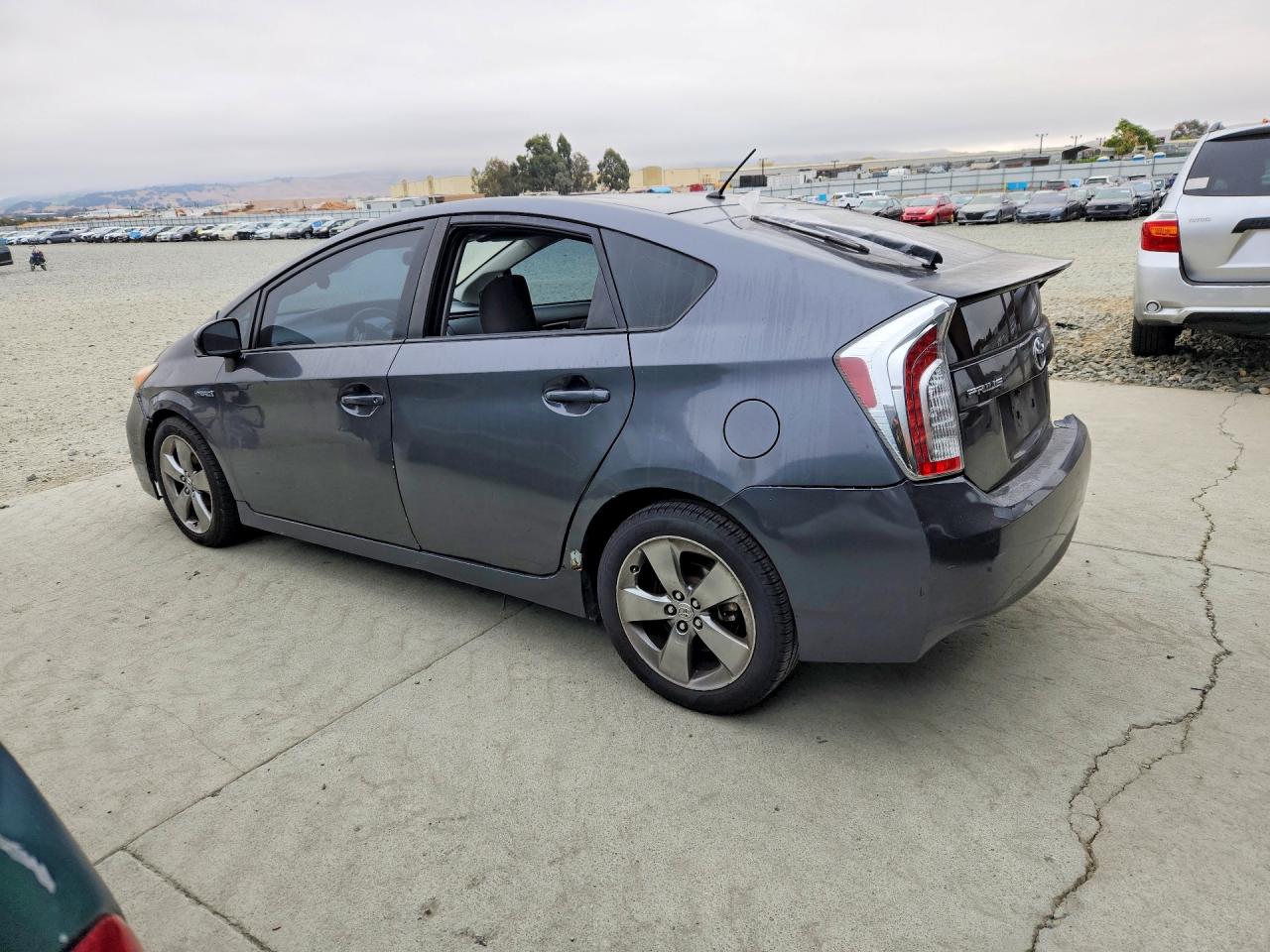 2015 TOYOTA PRIUS TWO — снимка 2