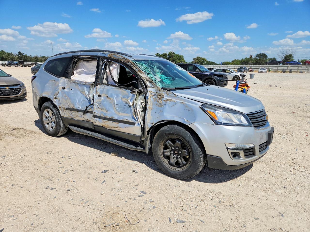 2017 CHEVROLET TRAVERSE LS — снимка 4