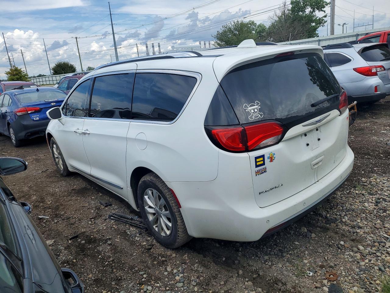 2019 CHRYSLER PACIFICA TOURING L — снимка 2