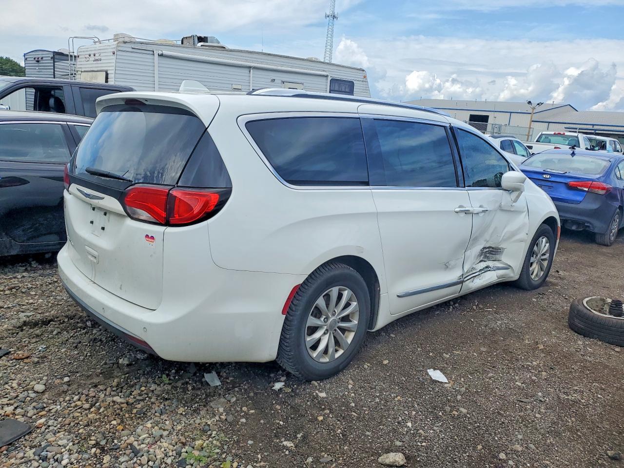 2019 CHRYSLER PACIFICA TOURING L — снимка 3