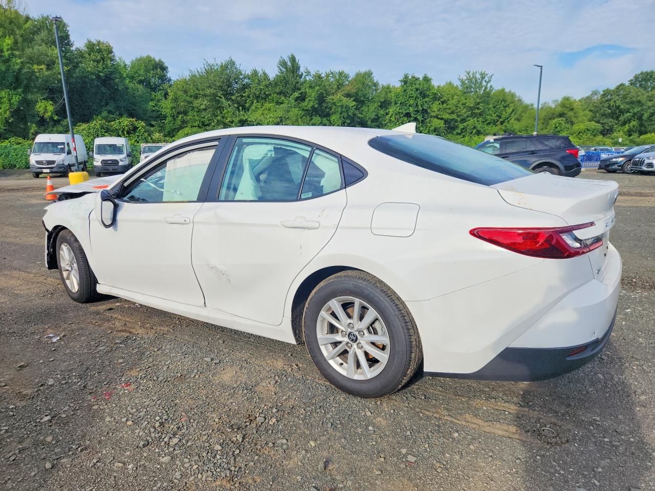 2026 TOYOTA CAMRY LE — снимка 2