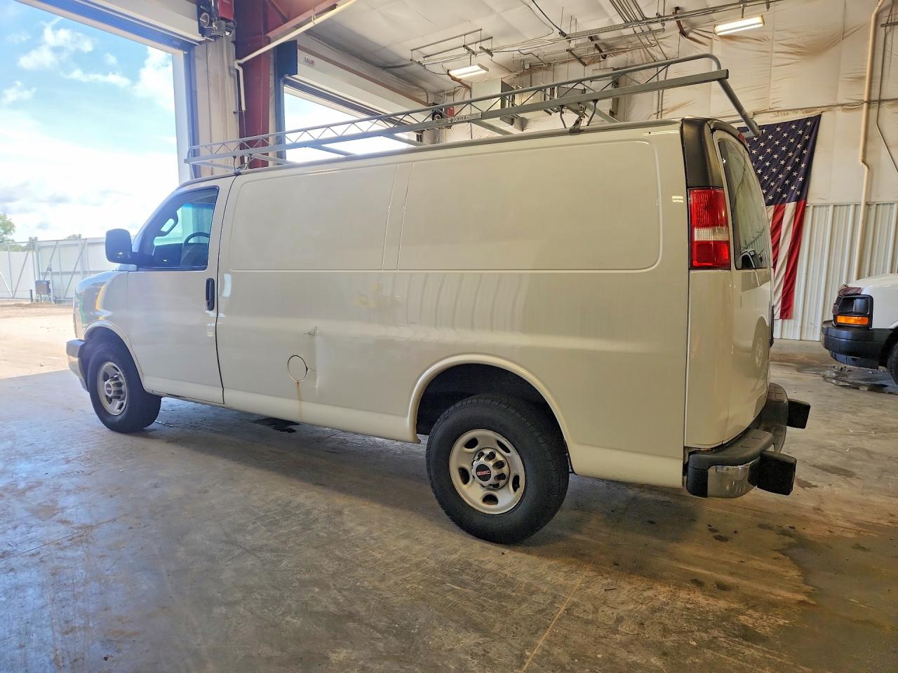 2017 GMC SAVANA G2500 — снимка 2