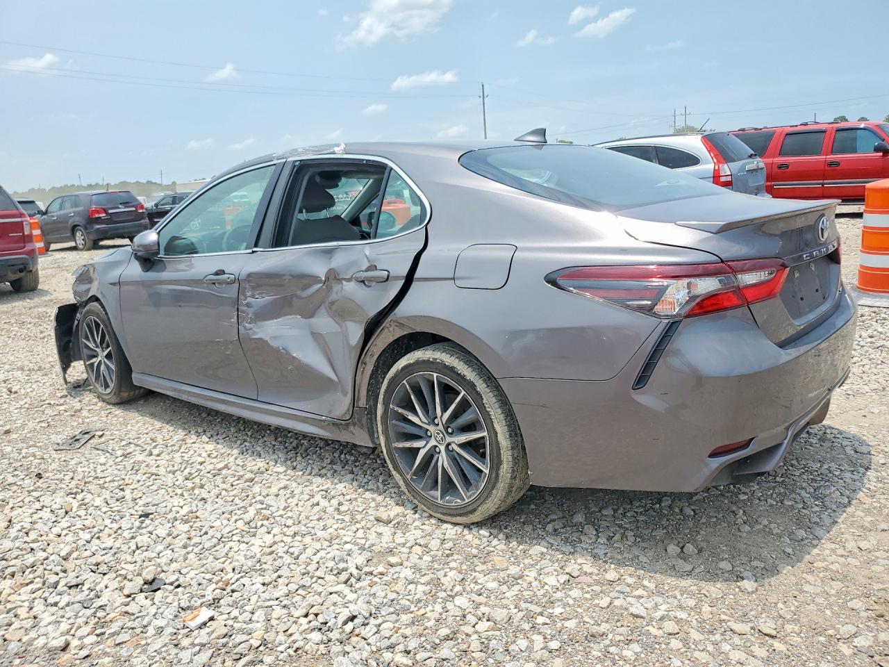 2021 TOYOTA CAMRY SE — снимка 2
