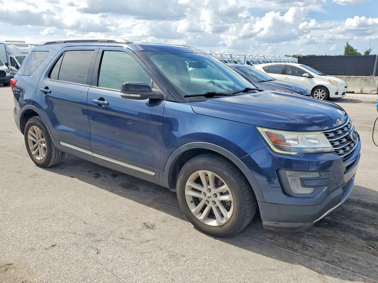 2017 FORD EXPLORER XLT — снимка 4