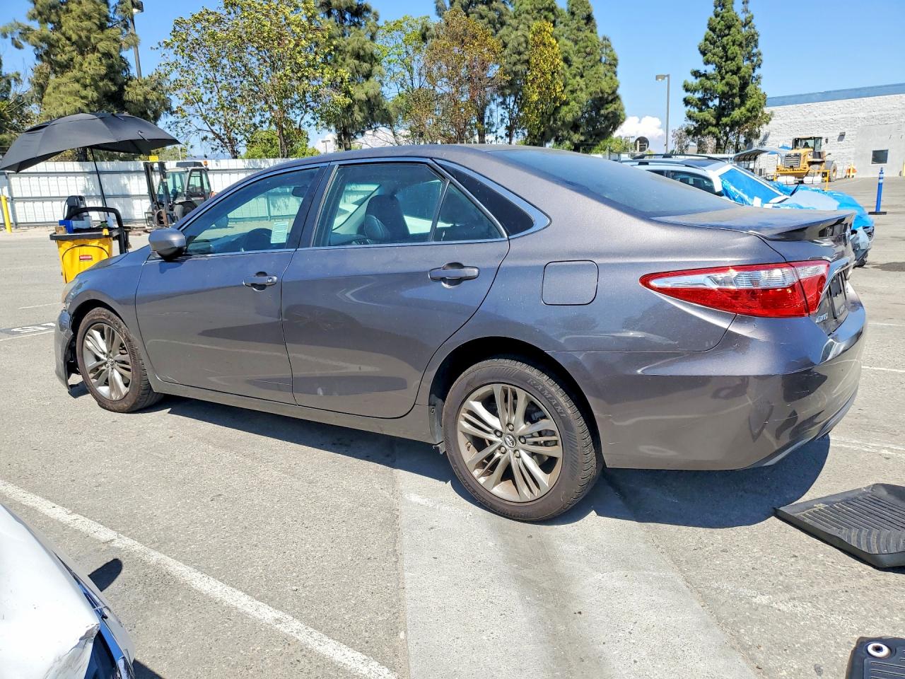 2017 TOYOTA CAMRY SE — снимка 2