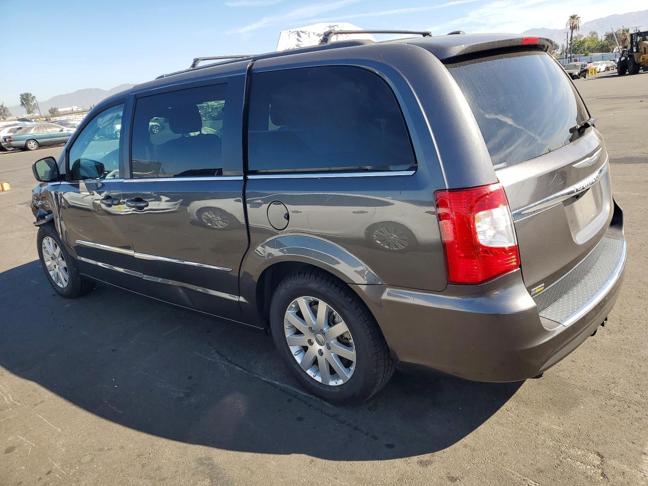 2016 CHRYSLER TOWN & COUNTRY TOURING — снимка 2